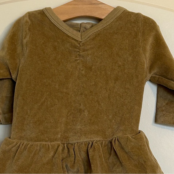 6-12M Kate Quinn Velour Romper - Picture 2 of 5